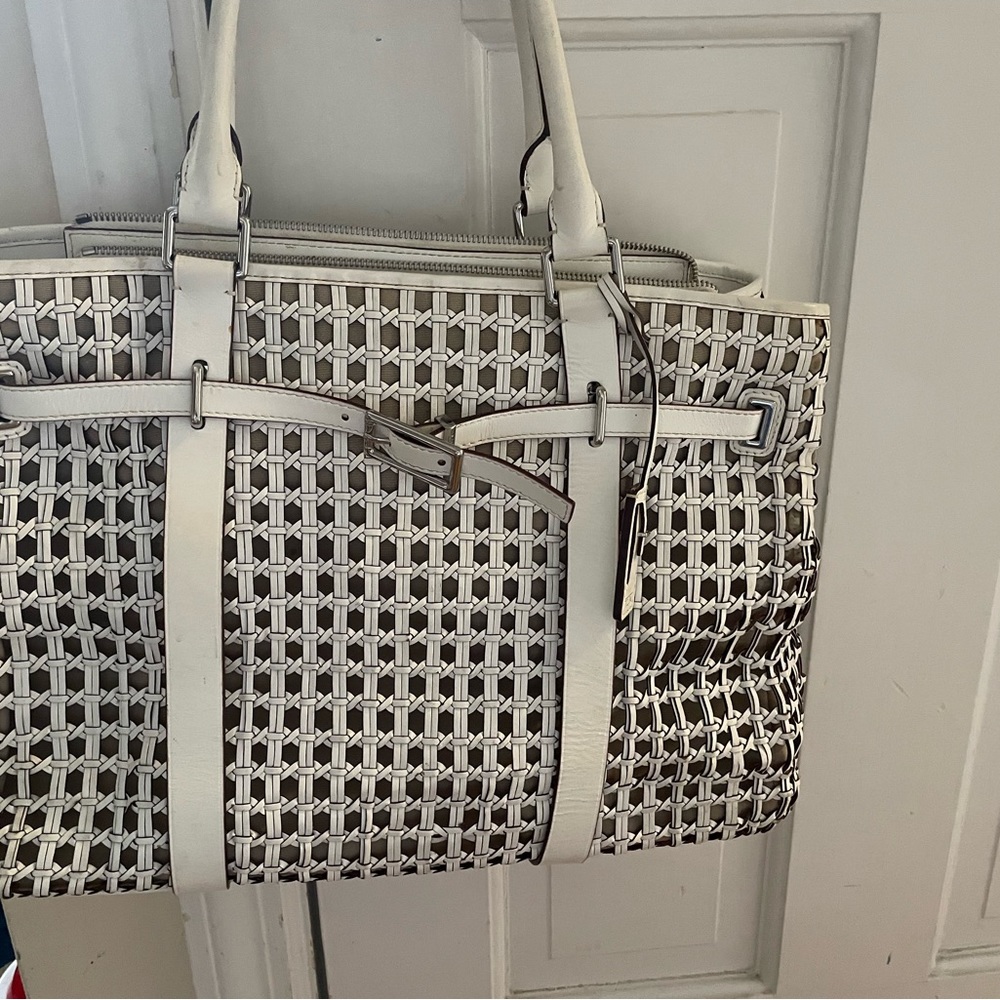 Timing Women’s large white leather tote bag